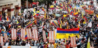 Maestros de la dignidad: La lucha histórica del sindicalismo docente en Colombia